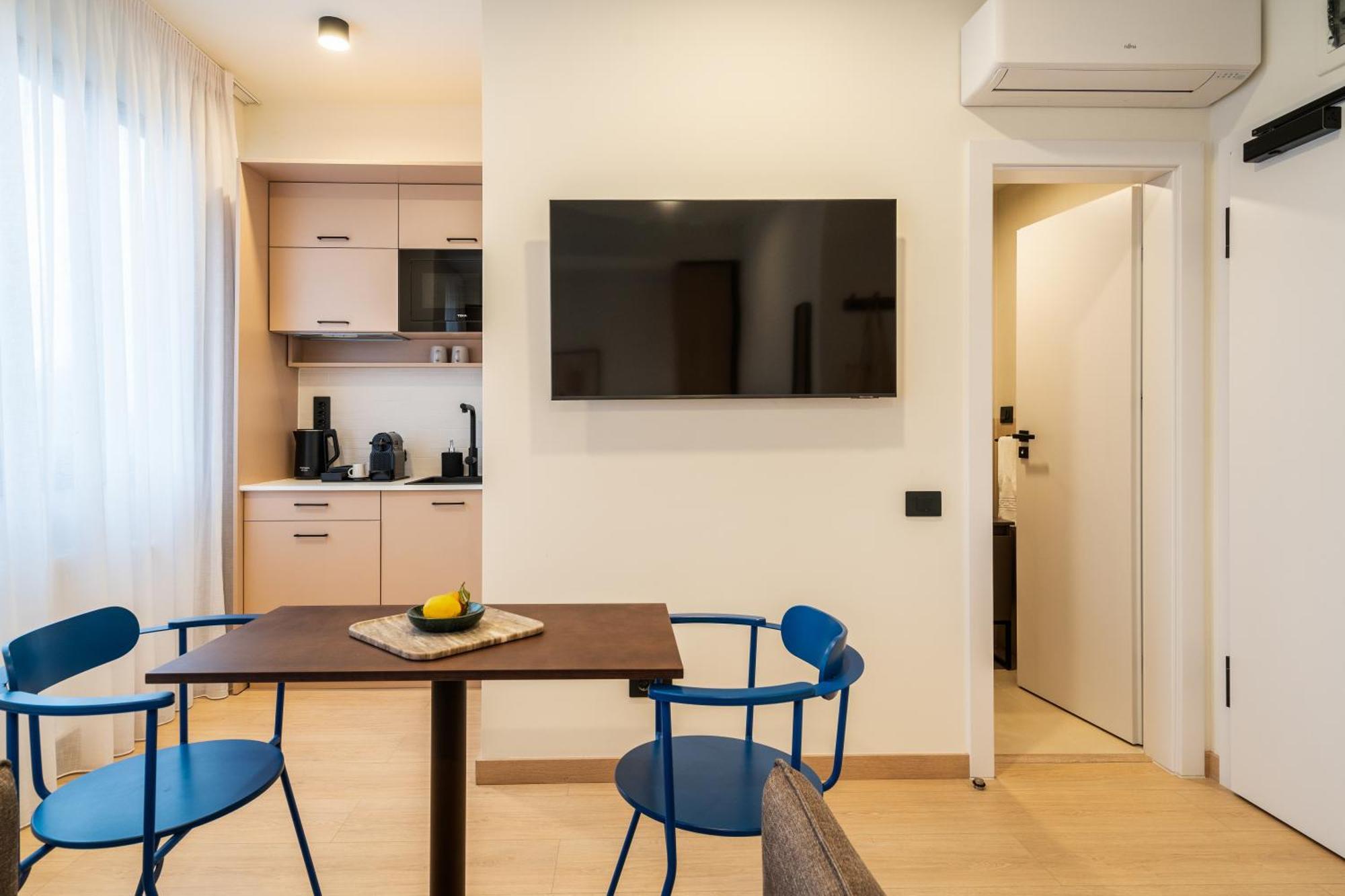 Old Town Apartments By Olala Homes Bucarest Esterno foto