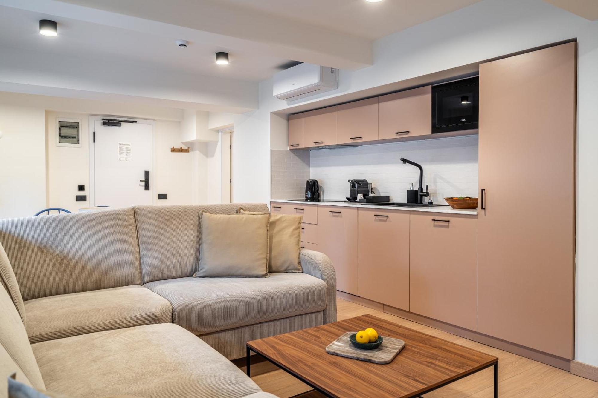 Old Town Apartments By Olala Homes Bucarest Esterno foto